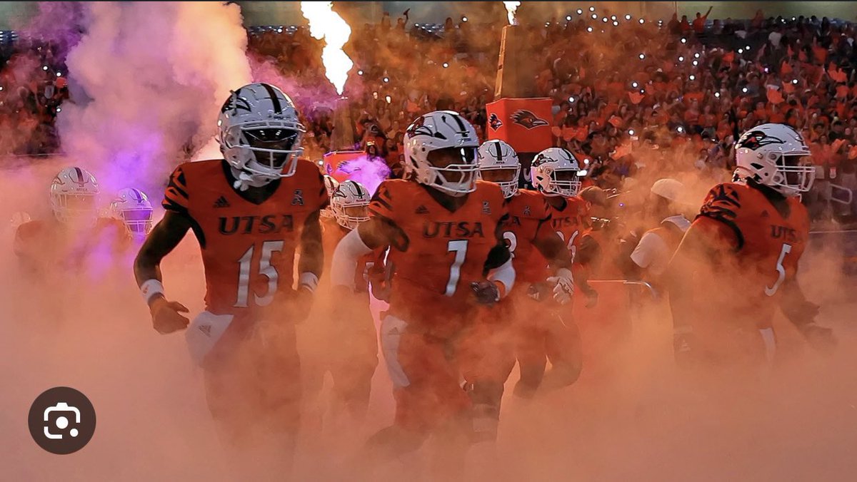 #AGTG Beyond blessed to say I've received my first Divison 1 offer from the University of University of Texas at San Antonio @nicholasDgraham @UTSAFTBL @CoachD405 @bbogert8 @TheHallFootball @CoachMikeyT_ @DemetricDWarren