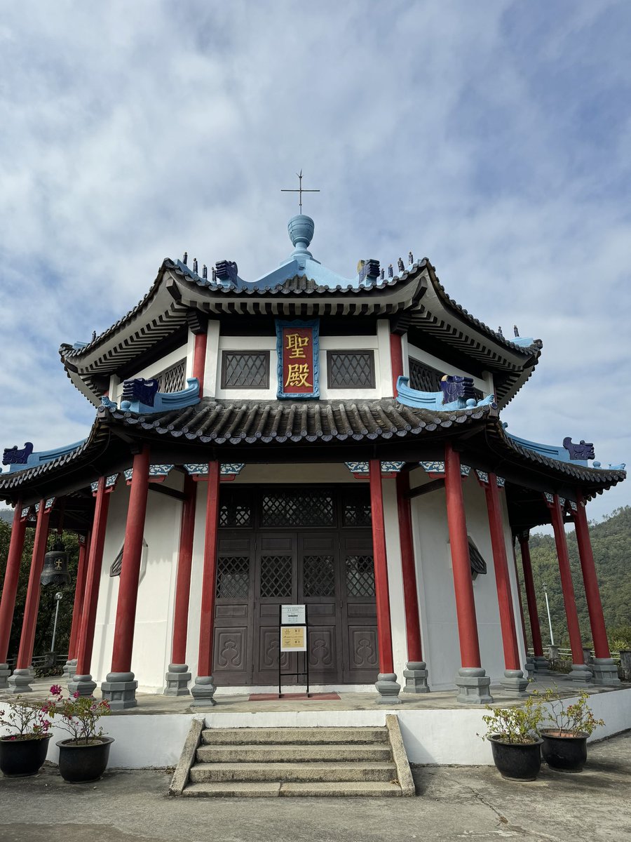 michinara3's tweet photo. 収録後は道風山にある東洋のお寺風な教会に行って懺悔しました。 https://t.co/uaUfZdGOLu
