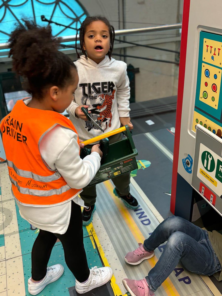 TorrianoJuniorS's tweet photo. 3I had a fantastic trip to the London Transport Museum today! We learnt about workers who came from the Caribbean to work for TFL and explored how transport has changed over time. #londontransportmuseum #camdenlearning https://t.co/V1ilHCB1c9