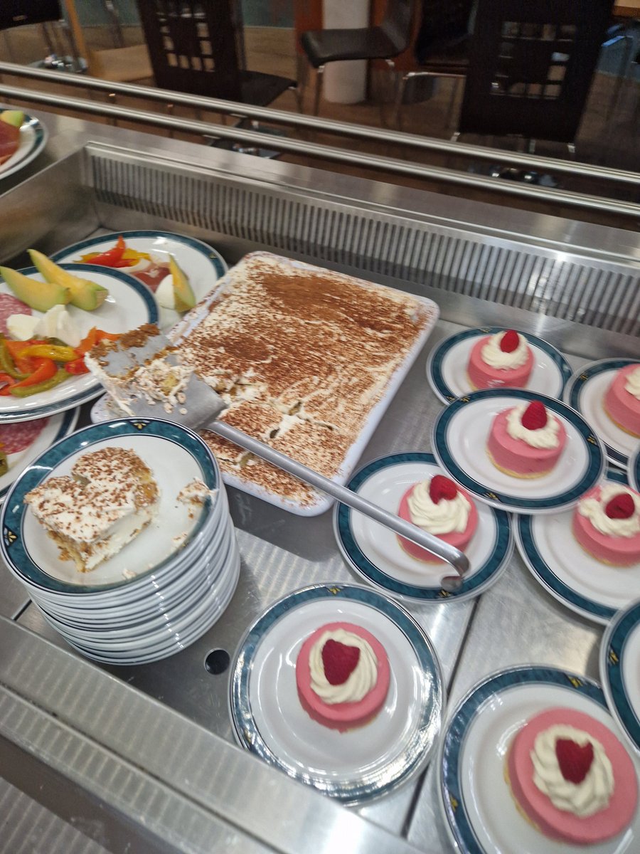 Our level 5 students continue to impress in The Bistro @SLCek 

#choosecollege