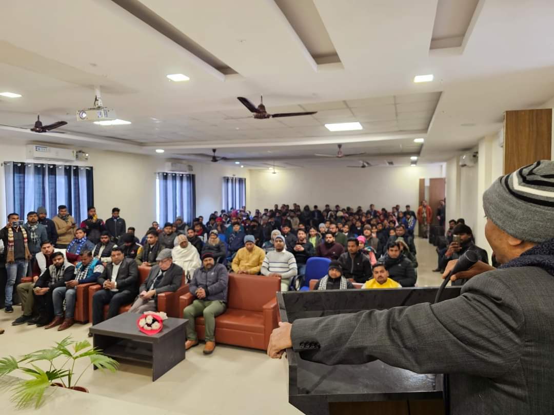 dkashyap24aonla's tweet image. आंवला संसदीय क्षेत्र की बिथरी चैनपुर विधानसभा के आर.के इंस्टिट्यूट मे आयोजित भाजपा युवा मोर्चा के तहत नमो नवमतदाता दिवस के उपलक्ष्य में छात्र-छात्राओ को संबोधित किया।
 
#NaMoNavMatdataSammelan
#NaMoNavMatData
#MeraPehlaVoteModiKo