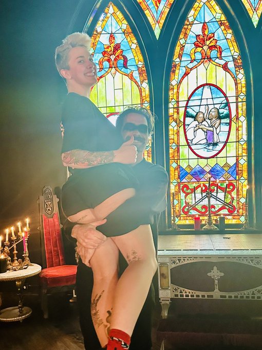 . @FleshMechanic19  how it started:               how it&rsquo;s going: https://t.co/cTErDRV4tZ<a class="tags" href="/tag/fleshmechanic19">@fleshmechanic19</a>