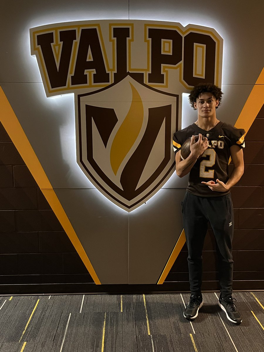 Brayden Wilkins (@bwilkins02) on Twitter photo After a great visit and conversation with <a href="/Coach_RJG/">RJ Ghilarducci</a>, I am blessed to receive my first division 1 offer from <a href="/valpoufootball/">Valpo Football</a>. Thank you to the entire staff for this opportunity!
<a href="/CoachLFox/">Landon Fox</a> @CoachParkerVU <a href="/TCTigerFB4Life/">Coach Able 🇺🇸</a> <a href="/TCTIGERS/">TCTIGERS</a> <a href="/IndyWeOutHere/">IndyWeOutHere ‼️</a> <a href="/PrepRedzoneIN/">Prep Redzone Indiana</a> <a href="/GIANTfmsports/">GIANTfm Sports</a> After a great visit and conversation with <a href="/Coach_RJG/">RJ Ghilarducci</a>, I am blessed to receive my first division 1 offer from <a href="/valpoufootball/">Valpo Football</a>. Thank you to the entire staff for this opportunity!
<a href="/CoachLFox/">Landon Fox</a> @CoachParkerVU <a href="/TCTigerFB4Life/">Coach Able 🇺🇸</a> <a href="/TCTIGERS/">TCTIGERS</a> <a href="/IndyWeOutHere/">IndyWeOutHere ‼️</a> <a href="/PrepRedzoneIN/">Prep Redzone Indiana</a> <a href="/GIANTfmsports/">GIANTfm Sports</a>