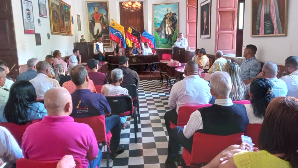 Alc_PazCastillo's tweet photo. @CMPazCastillo @OmarJLeon1 @NicolasMaduro @HectoRodriguez @1412Yolis @Briggittems1 @genkerve_psuv @garciapintojose @Elysilva78 @tupa_tv @Elias_Cabeza @lrrc2020 @MirandaGob @LeninSosa11 Presidente del @CMPazCastillo  @OmarJLeon1 "hoy no sólo celebramos los 403 años de la fundación de Santa Lucía, sino que dejamos claro que un 23E en 1958 el pueblo dijo ¡Ya basta! dictadura de Marcos Pérez Jiménez #DialogoYDiplomacia @NicolasMaduro @HectoRodriguez https://t.co/Q3i7QRoII9