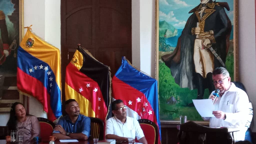 Alc_PazCastillo's tweet photo. @CMPazCastillo @OmarJLeon1 @NicolasMaduro @HectoRodriguez @1412Yolis @Briggittems1 @genkerve_psuv @garciapintojose @Elysilva78 @tupa_tv @Elias_Cabeza @lrrc2020 @MirandaGob @LeninSosa11 Presidente del @CMPazCastillo  @OmarJLeon1 "hoy no sólo celebramos los 403 años de la fundación de Santa Lucía, sino que dejamos claro que un 23E en 1958 el pueblo dijo ¡Ya basta! dictadura de Marcos Pérez Jiménez #DialogoYDiplomacia @NicolasMaduro @HectoRodriguez https://t.co/Q3i7QRoII9