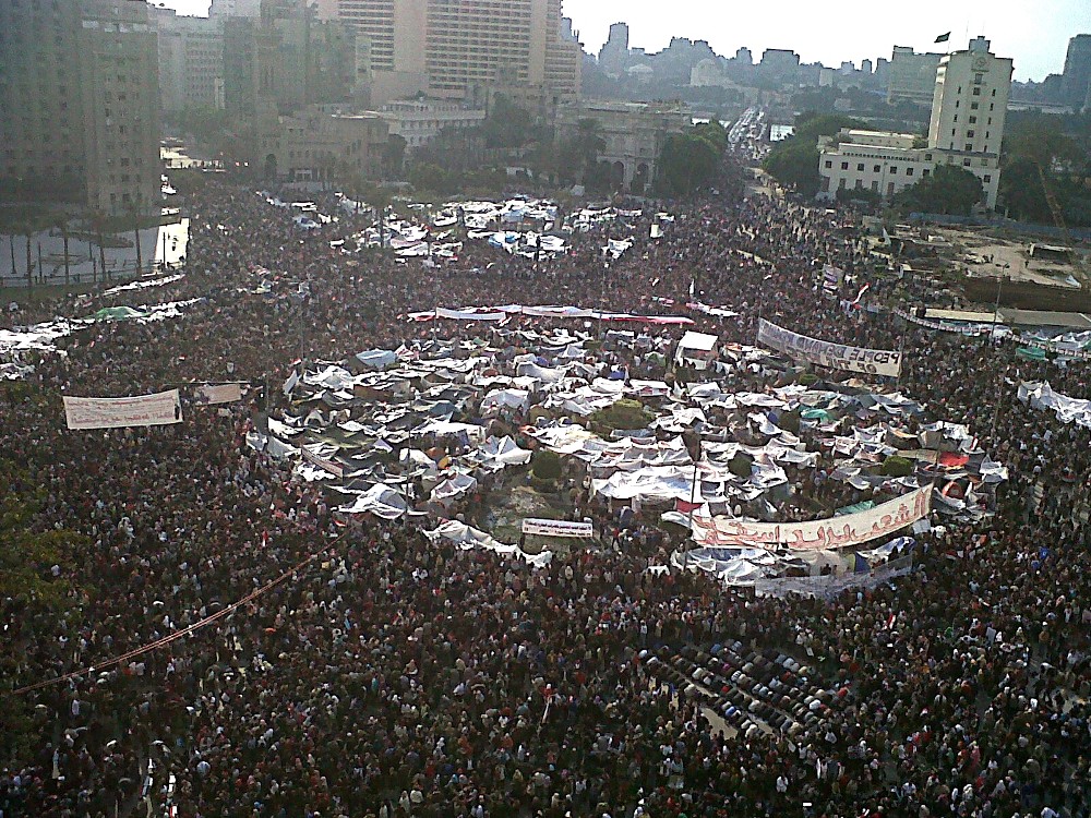 Monasosh's tweet photo. كان لك معايا أجمل حكاية في العمر كله ..
#Jan25 

*الصورة بعدستي، ميدان التحرير ٨ فبراير ٢٠١١ https://t.co/0WtuOluuLJ