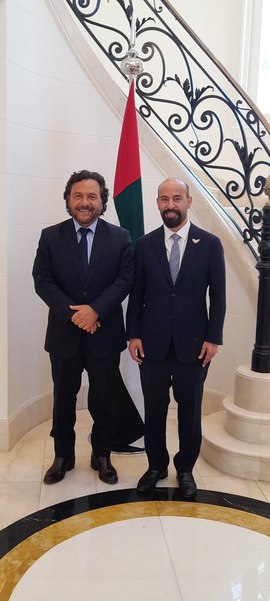 التقى سعادة/ سعيد عبدالله القمزي، سفير الدولة لدى جمهورية الأرجنتين معالي غوستافو ساينز حاكم محافظة سالتا الأرجنتينية، حيث تناول الطرفان المواضيع ذات الاهتمام المشترك وبحثا سبل تعزيز العلاقات الثنائية والارتقاء بها.
🇦🇪🤝🇦🇷 Fortaleciendo lazos internacionales: S.E. Saeed Al Qemzi,