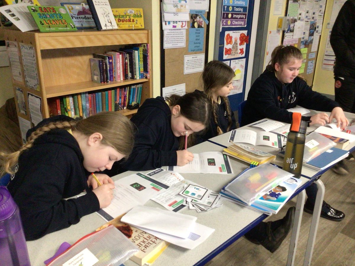 FTFCCommunity's tweet image. 𝗚𝗿𝗲𝗲𝗻 𝗙𝗼𝗼𝘁𝗯𝗮𝗹𝗹 𝗪𝗲𝗲𝗸𝗲𝗻𝗱 ♻️⚽️

KS2 children at Thornton Primary School are taking part in the Green Football Weekend challenge where they are learning about how to make the planet a better place through healthier lifestyle choices! 

They are working together to…