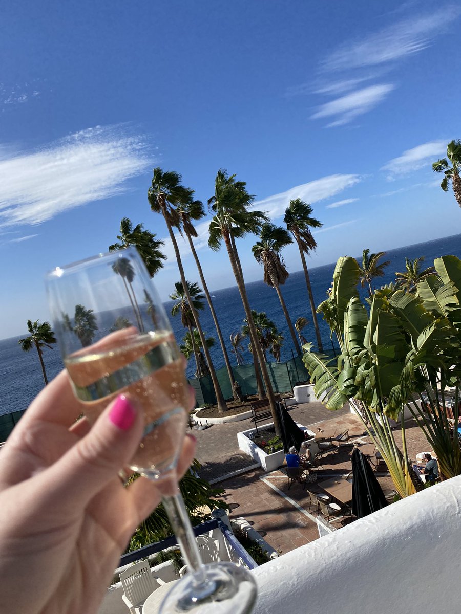 MHTAFCR's tweet photo. Cheeky long weekend in Tenerifeβ¦.cheers! ππΎπ₯ #wintersun #timetorefresh https://t.co/fLutGjMR1T