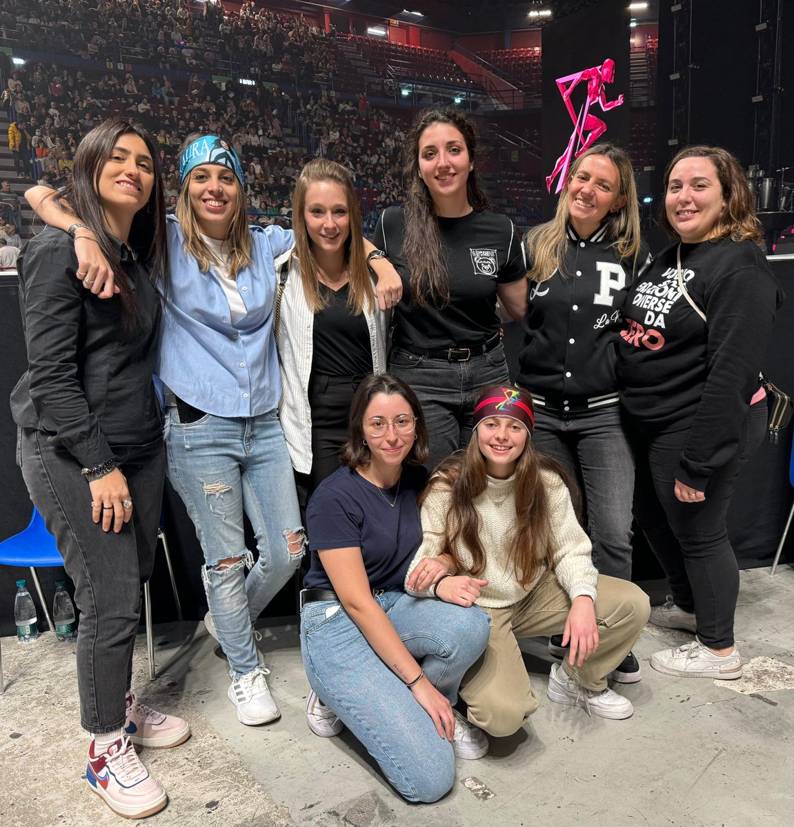 Finisce qui il tour italiano♥️
Non potevamo però non farci un viaggetto in Europa tutti insieme✈️

A presto, <a href="/LauraPausini/">Laura Pausini</a> 🔐😜