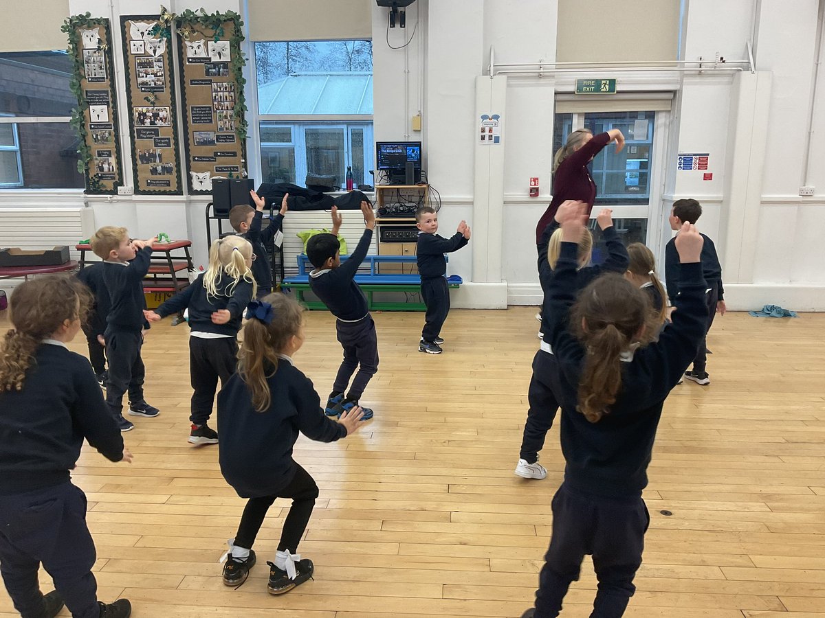 FPS_1_Giraffes's tweet photo. This half term, our PE unit is dance. We have been exploring different forms of movement and creating a sequence 🎵 #fpswpe https://t.co/k9wZEum2J1