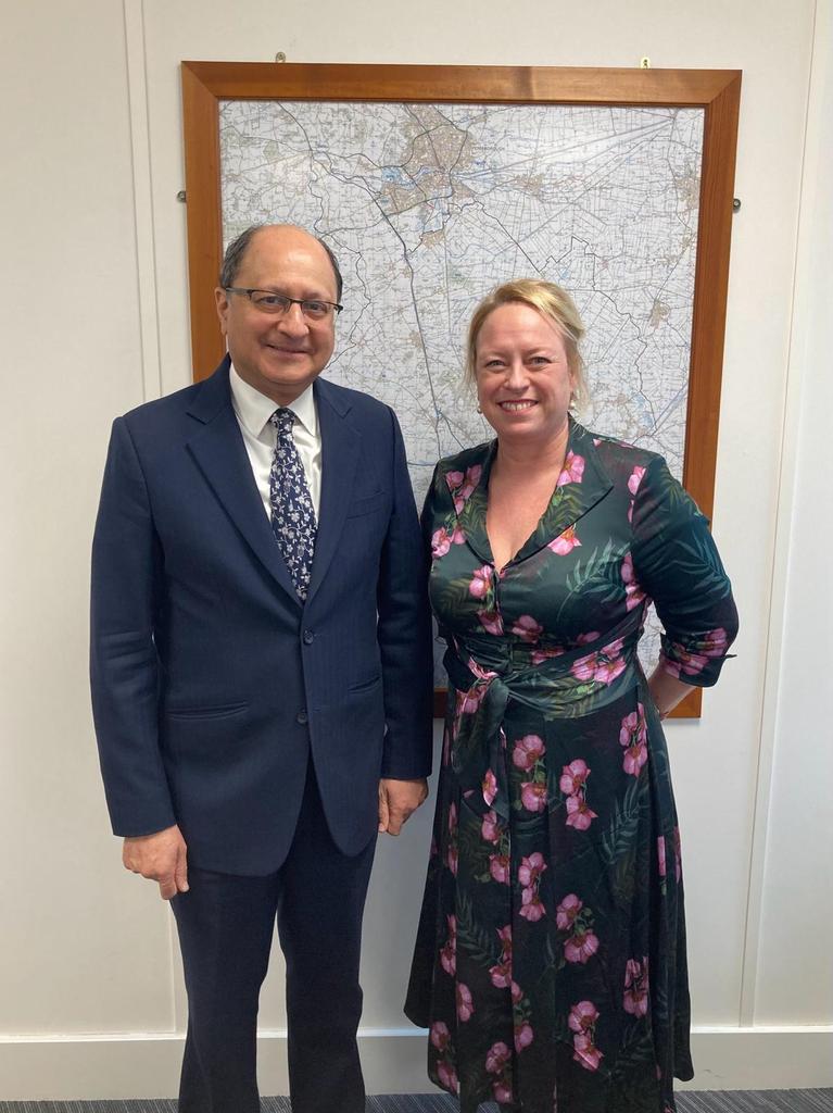 Very pleased to meet with Michelle Sacks, Chief Executive of @huntsdc and discuss a number of issues, including planning concerns in Yaxley and Ramsey.