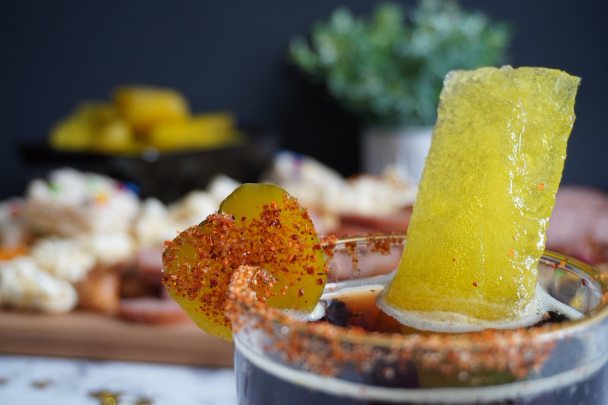 pickleInApouch's tweet photo. Forget the lime, this is how we're chilling our drinks from now on.
#PickleIce #PickleLover #Beer #VanHoltensPickles #VanHoltens #Pickles https://t.co/STyPzdBLsH