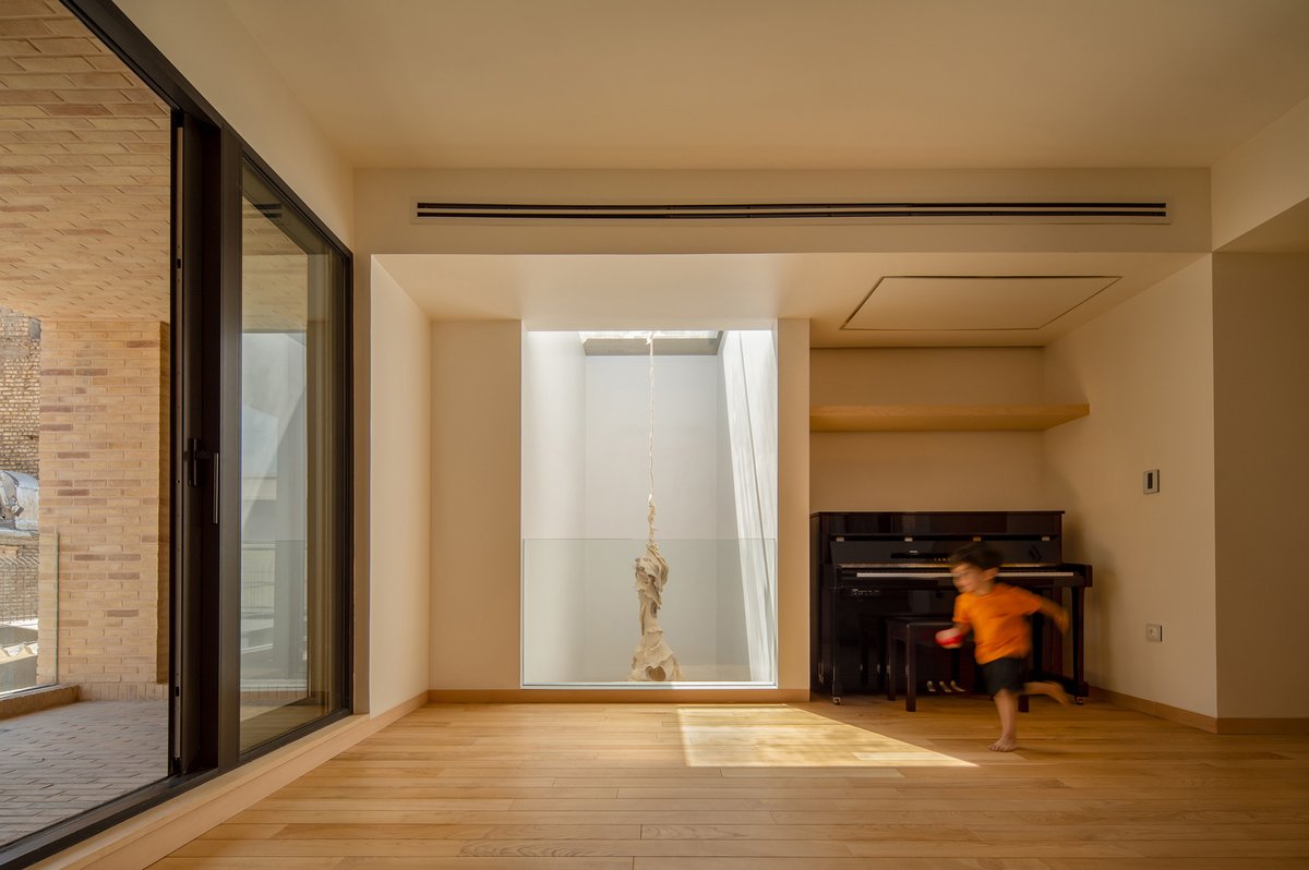 ArchDaily's tweet photo. #House Number 10 Jolfa is a project that delves into the multifaceted concept of "home" beyond its architectural dimensions, exploring its role in daily lives and identity. https://t.co/VvbGruAgkM #architecture #interiordesign https://t.co/7zNMHG6uDN