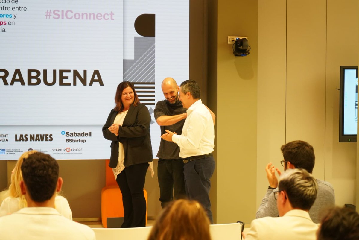 Y la ganadora es... 🥁🥁🥁

<a href="/botslovers/">BotsLovers</a>, el #ChatGPT de la atención al cliente, ¡enhorabuena <a href="/andrespulgarine/">Andres Pulgarin</a> y equipo! 🤖

Ha sido un placer haber participado en esta  29ª edición de #SIConnect organizada por @LasNaves y <a href="/BStartup/">BStartup</a>, ¡nos vemos en la próxima! 🤗