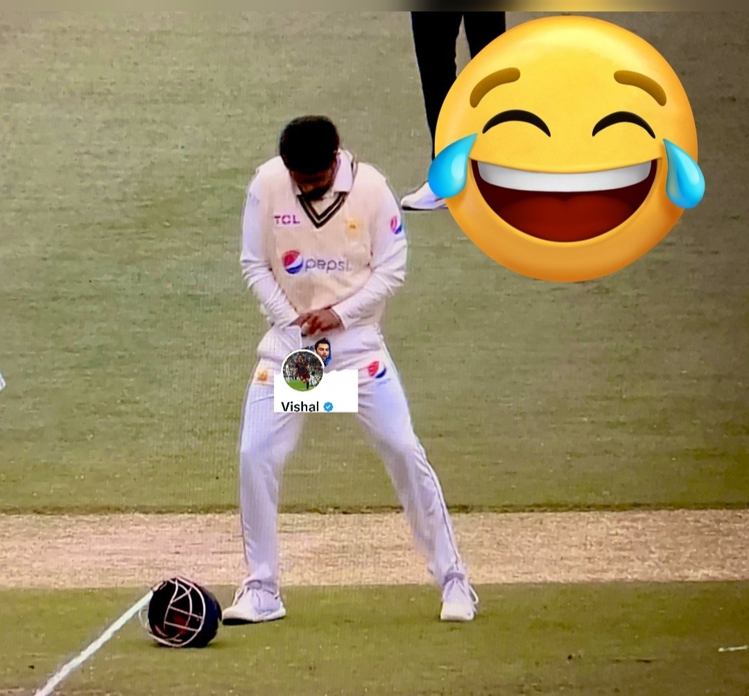 Meanwhile Babar adjusting 'paj33t vishal & co' in his underwear 
#ICCAwards #ViratKohli