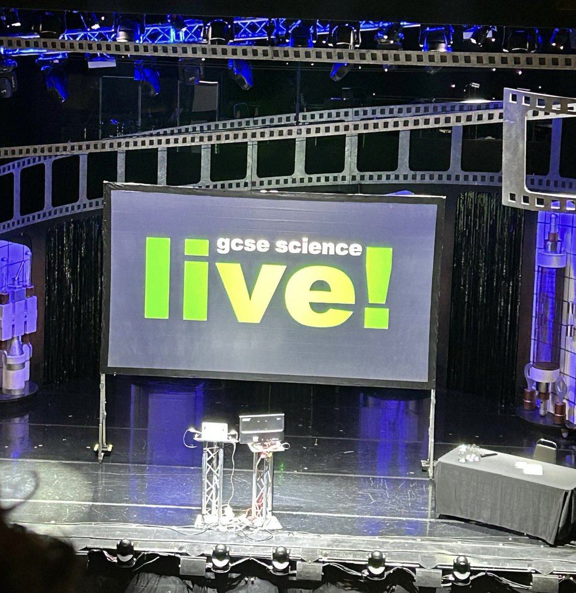 tsc_science's tweet image. Our Year 11 students were very lucky today to attend ‘Science Live’ in Manchester today &amp;amp; got to see @ProfRWinston too!!! They were impeccable in representing the school. Thank you to Miss Bach &amp;amp; Ms Gordon for accompanying! 🧬🧪⚗️