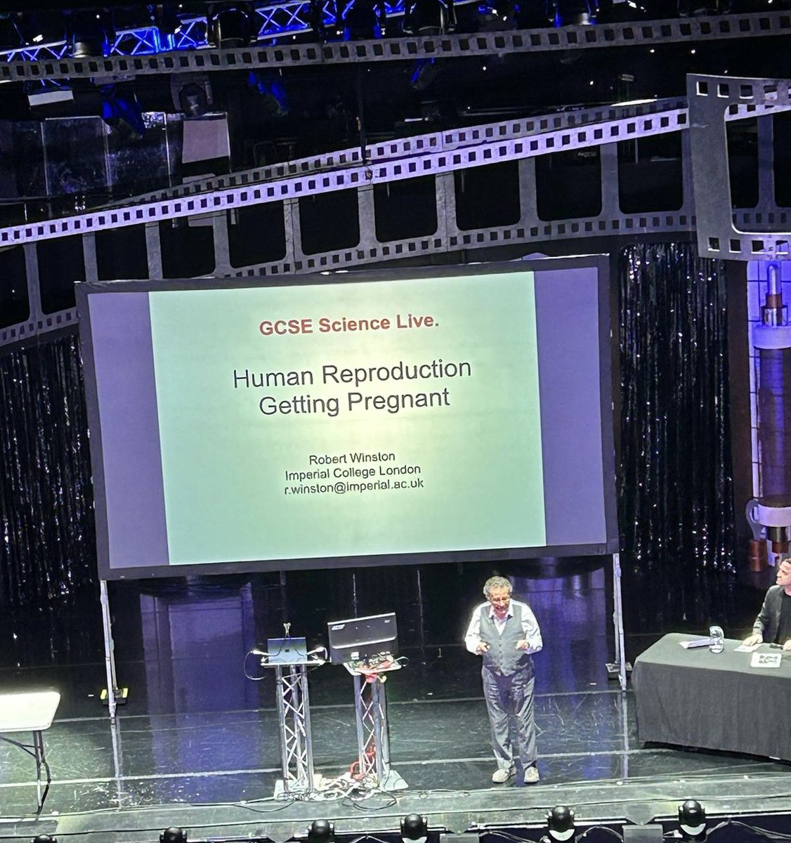 tsc_science's tweet image. Our Year 11 students were very lucky today to attend ‘Science Live’ in Manchester today &amp;amp; got to see @ProfRWinston too!!! They were impeccable in representing the school. Thank you to Miss Bach &amp;amp; Ms Gordon for accompanying! 🧬🧪⚗️