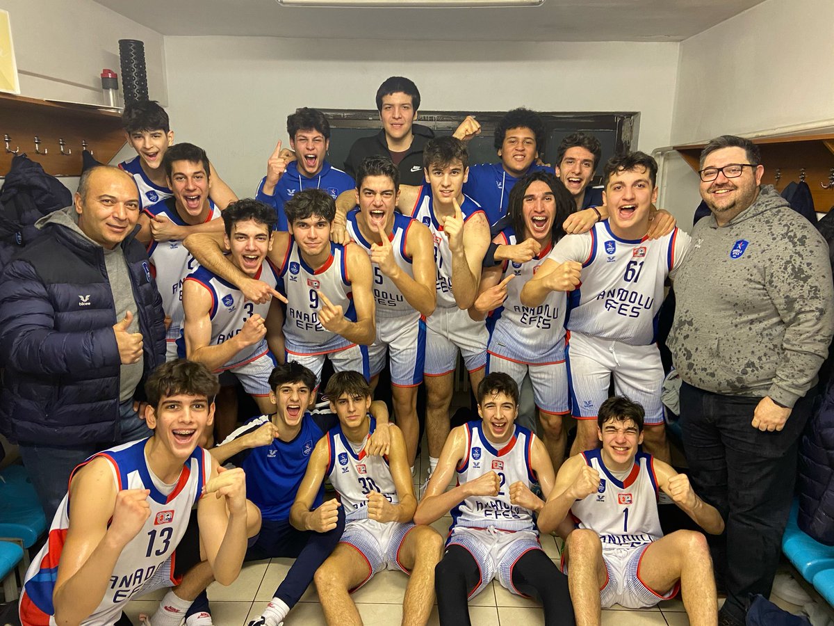 U16 A Ligi İstanbul Şampiyonu Anadolu Efes 💪

İstanbul U16 A Ligi Final Grubu'nun son maçında rakibi İBB U16'yı 83-59 geçerek şampiyonluğa uzanan Yıldız Takımımızı tebrik ederiz! 👏

#BenimYerimBurası