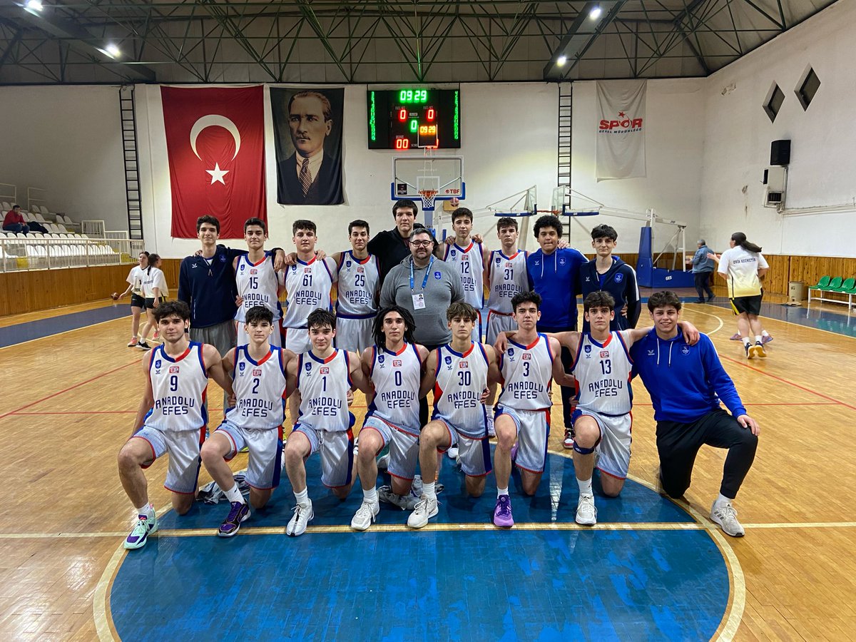 AnadoluEfesSK's tweet photo. U16 A Ligi İstanbul Şampiyonu Anadolu Efes 💪

İstanbul U16 A Ligi Final Grubu'nun son maçında rakibi İBB U16'yı 83-59 geçerek şampiyonluğa uzanan Yıldız Takımımızı tebrik ederiz! 👏

#BenimYerimBurası https://t.co/qH6gkAkHMX