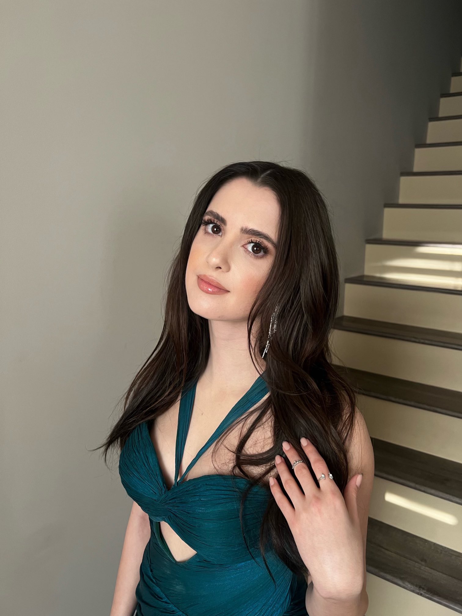 セール中…ローラ・マラノ直筆サイン入り超大型写真…Laura Marano