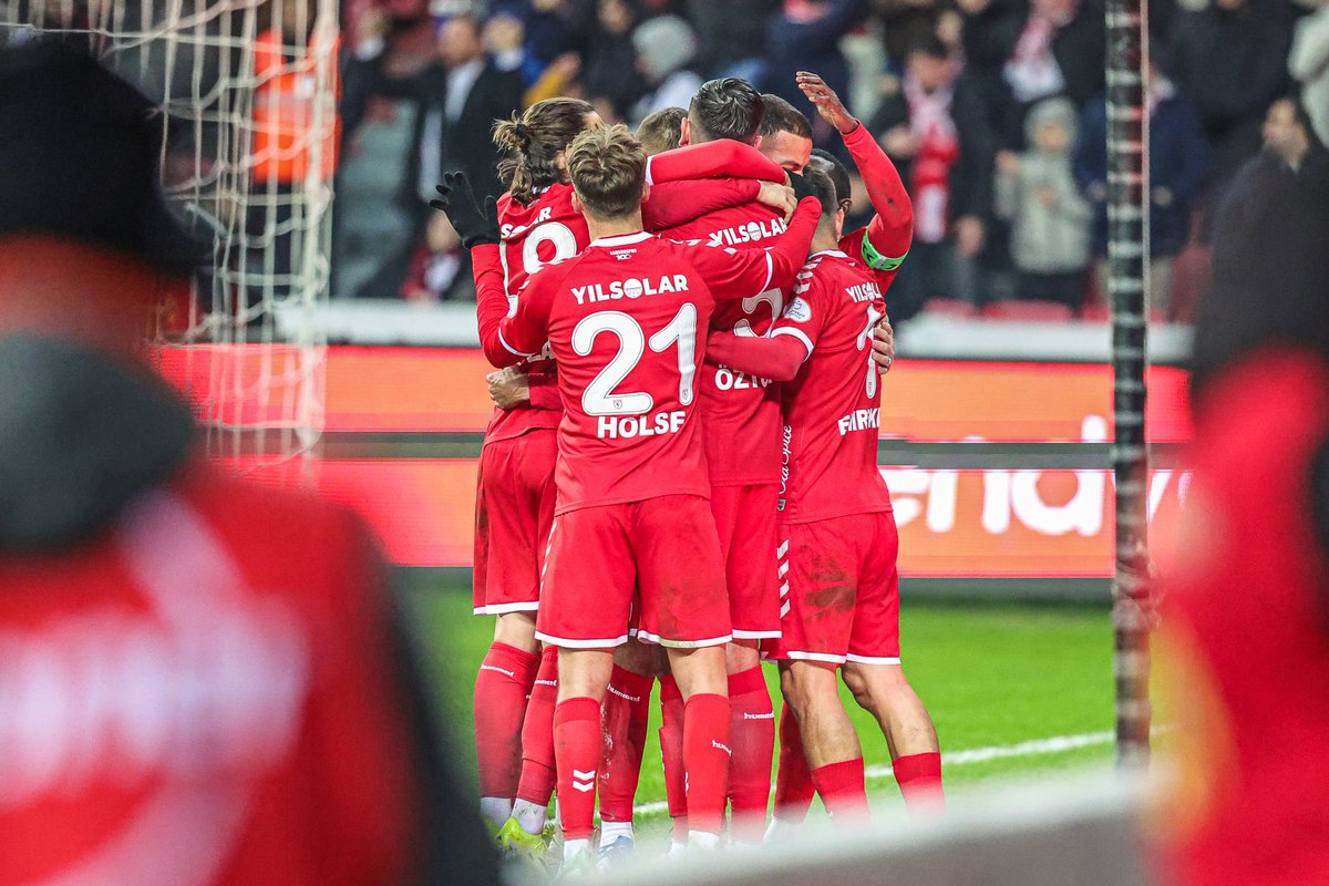 erdogantok55's tweet photo. Muhteşemsiniz çocuklar👏

Harika bir 3 puanla yükselişimiz devam ediyor.

Tebrikler Samsunspor’um, tebrikler takım. 💪🏻 https://t.co/kHQxs0djqb