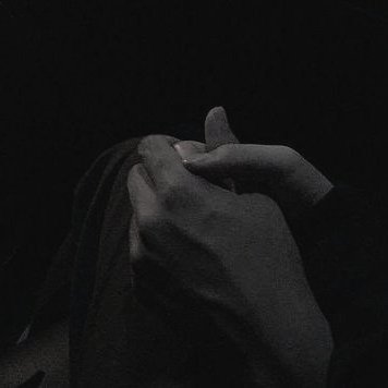 «Оба сидели рядом, грустные и убитые, как бы после бури выброшенные на пустой берег одни.»