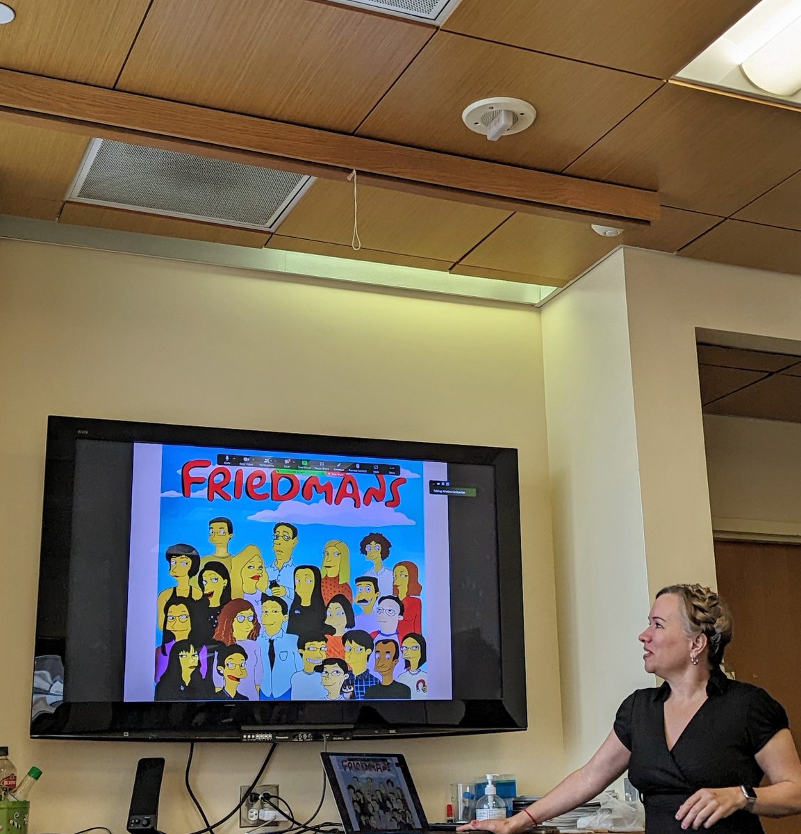 baseliu's tweet image. Thank you @estef_azevedo for updating our lab picture!