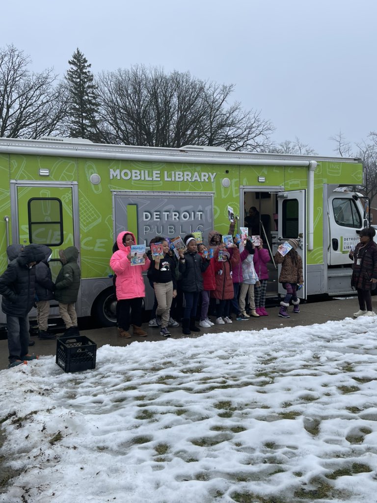 DPSCDEmersonK8's tweet image. Emerson students looking forward to reading their next book provided by the Mobile Library. #DPSCD