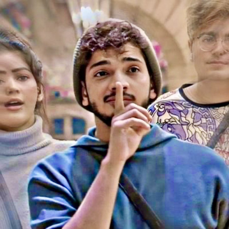 Kuch raasta likh dega, 
Kuch mai likh dunga
Vo likhhte jayein mushkil,
Main manzil likh dunga... Vote for my brother <a href="/munawar0018/">munawar faruqui</a> on @JioCinema #MunawaraFaruqui𓃵 #BiggBoss17Finale #BigBoss17