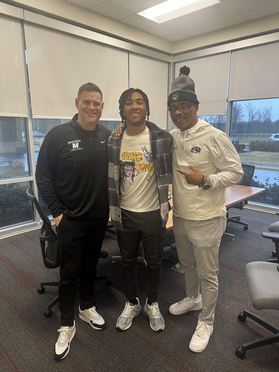 Appreciate Coach Peeler and Coach Luper for coming by to see me today! #MIZ