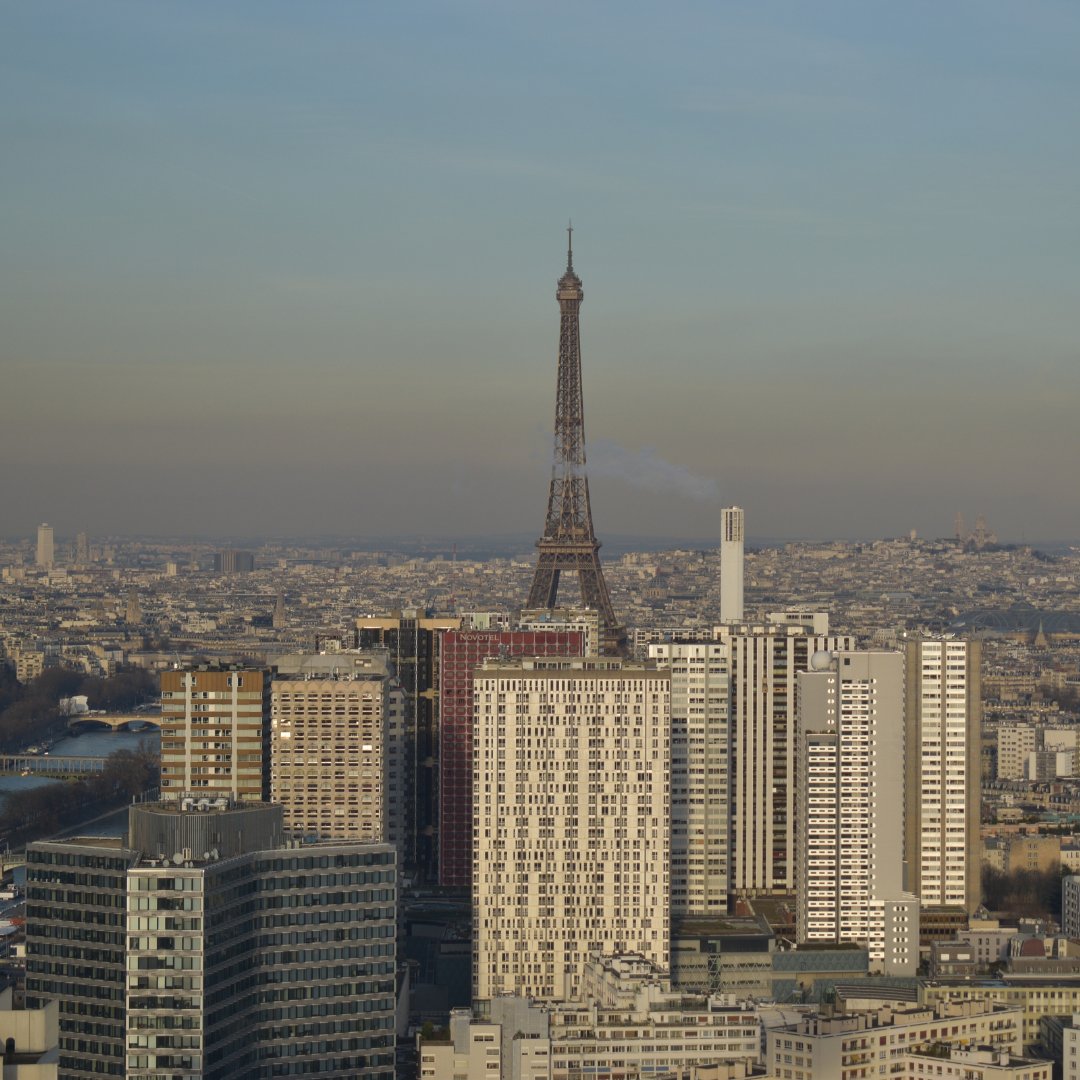 Faisons le point ! Le #BallondeParis @Generali offre une vue 👀 à 150m d'altitude sur @Paris et avec sa technologie ultra-économe en énergie ♻️, il conjugue tourisme et engagement envers notre environnement. #Toursimersponsable