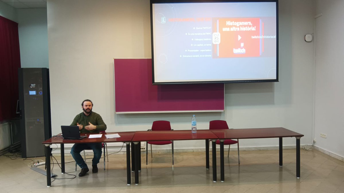 <a href="/CoCantropologia/">CoCA.antropologia</a> <a href="/UdL_info/">Universitat de Lleida (UdL)</a> <a href="/jmedinaalsina/">Jordi Medina Alsina 🏛👨‍👩‍👧‍👦</a> <a href="/museusxtothom/">Carme Comas Camacho</a> "Resistència, reinvenció i reptes al Museu d'Història de Catalunya durant l'era COVID-19. El cas pràctic d'Histogramers, al canal de Twitch del museu. Un nou potencial de creació", presentat per Eudald Navarro, Tècnic d'Acció Cultural i Educativa del #MHC.

 #CoCA2024Lleida