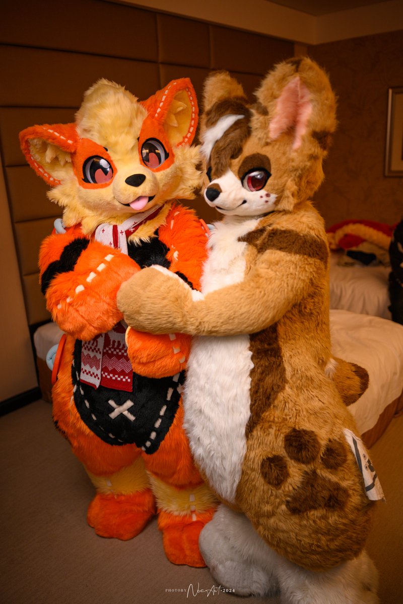 Whoah_Pudding's tweet image. what happened if we have 2 plushies! 😋😋😋
#fursuit #plushsuit #FursuitFriday  #plushie