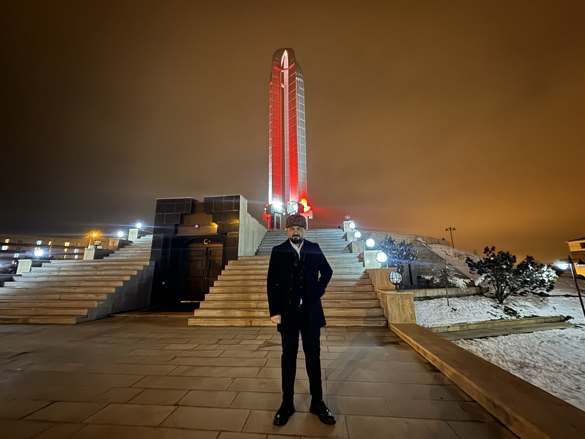 Sevdamız Millet, Sedamız Devlet
Ahlaklı, adanmış, anıtlaşmış, fedakar ve milli siyasetiyle umutları dirilteceğiz. 
Geleceğimiz için milletimize hadim ve hürmetkar bir ruhla azımızı çok, eksiğimizi tamam edeceğiz. 
Unutulmasın ki küçük hesaplara değil büyük ülkülere kafa yoruyoruz