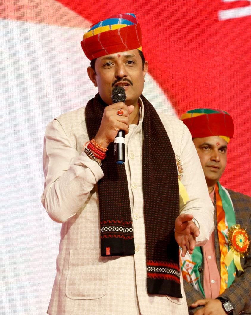 observersvoice's tweet photo. आप अपने अगले सांसद के रूप में किसे वोट देंगे?
#जालोर #सिरोही
Like For @Raopremofficial
Retweet for @ashokgehlot51
like 🧡 retweet
#Jalore #JaloreDevelopment #Sirohi https://t.co/ik7kc2AtTo
