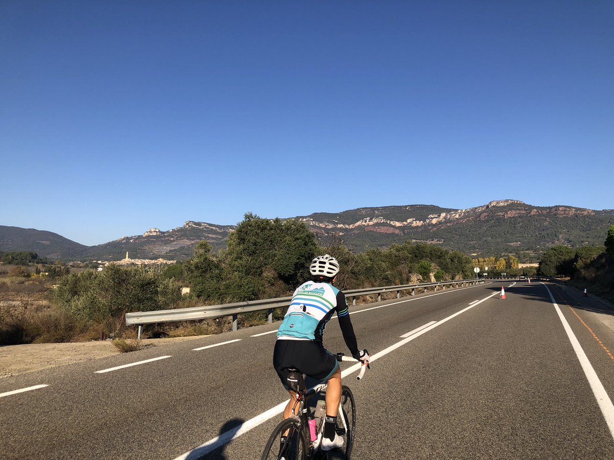 portsnbicicleta's tweet photo. 🚵🏼 Coll d’Alforja (641 m) ⭐️ #baixcamp Des de Les Borges del Camp: 12,3 km al 3,5% (màx. 6%), 424 m desnivell 🔗 https://t.co/Kayij3YTbe #portsenbicicleta #cicloturisme #colldalforja #cima #retocima https://t.co/SMLNFiXAfF