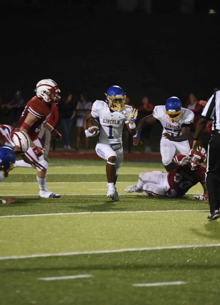 Class of 25 
Height: 5’11
Weight: 170
POS: CB/ ATH
Gpa: 4.1 ( Weighted)
All state CB
Offers: 4(1 FCS) 
School: Lincoln college prep (Kansas City Missouri) 
Film ⬇️⬇️
hudl.com/v/2MCGn2