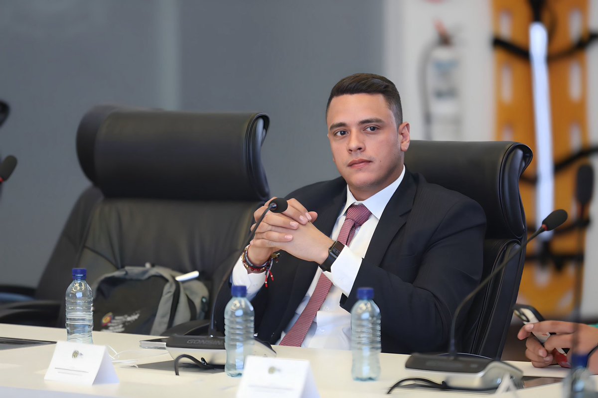 labiciadicta10's tweet photo. Será que el alcalde de Curumaní, el hermano o el secretario de gobierno me puede decir si la especialización en Gestión Pública e Instituciones administrativas es solo para abogados o no. https://t.co/6vde9bYmvA