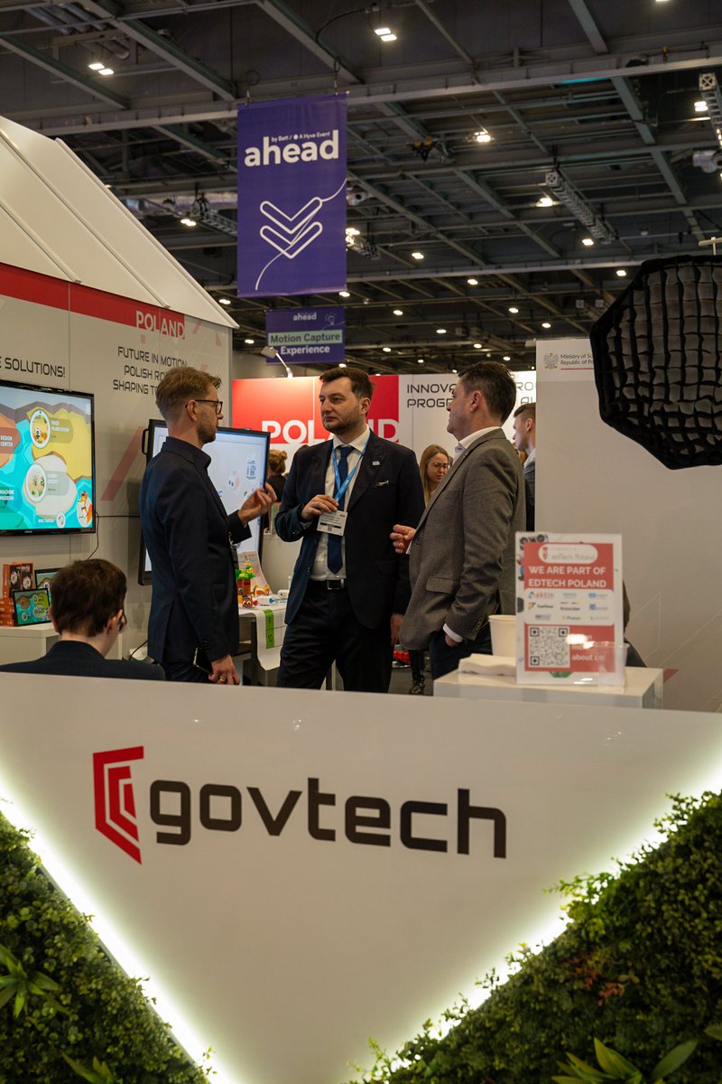 Dzień 2 na <a href="/Bett_show/">Bett Global</a> w Londynie obfitował w wymianę doświadczeń z:
▶️ Ministrem Edukacji i Nauki Bułgarii, prof. dr. Galinem Tsokovem, i wiceminister Natalią Mitevą;
▶️ firmami z branży #BigTech i #Edtech
Tematem były innowacje w sektorze nauki i edukacji. 💪
#NaukaJutraJużDziś