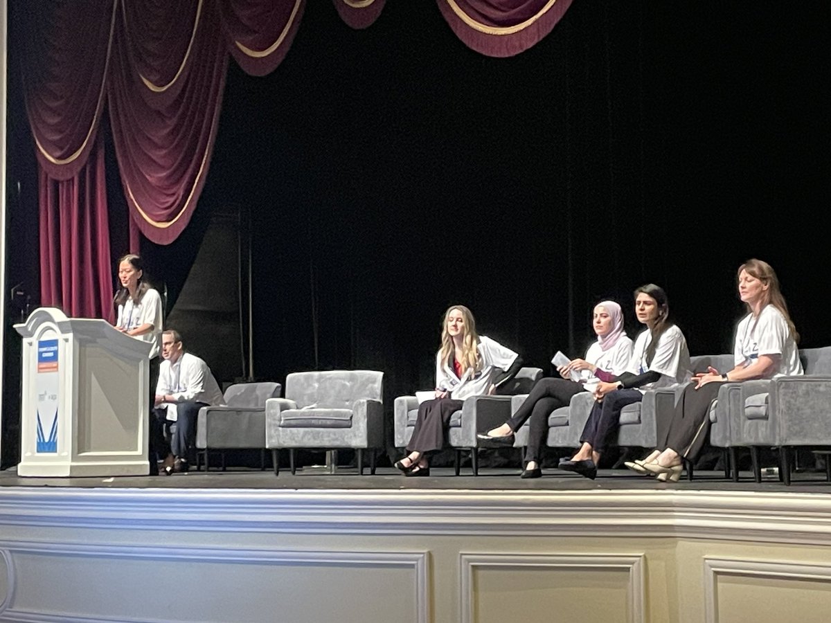 All star panel of IBD faculty at IBD A to Z. @MaiaKayalMD @StaceyNellC_RD @shannonchangmd @IBD_Houston Dr Jean Ashburn - for the UC Case discussion. Yeah - they’re also awesome women too! (And @EdBarnesMD!) @CrohnsColitisFn @AmerGastroAssn