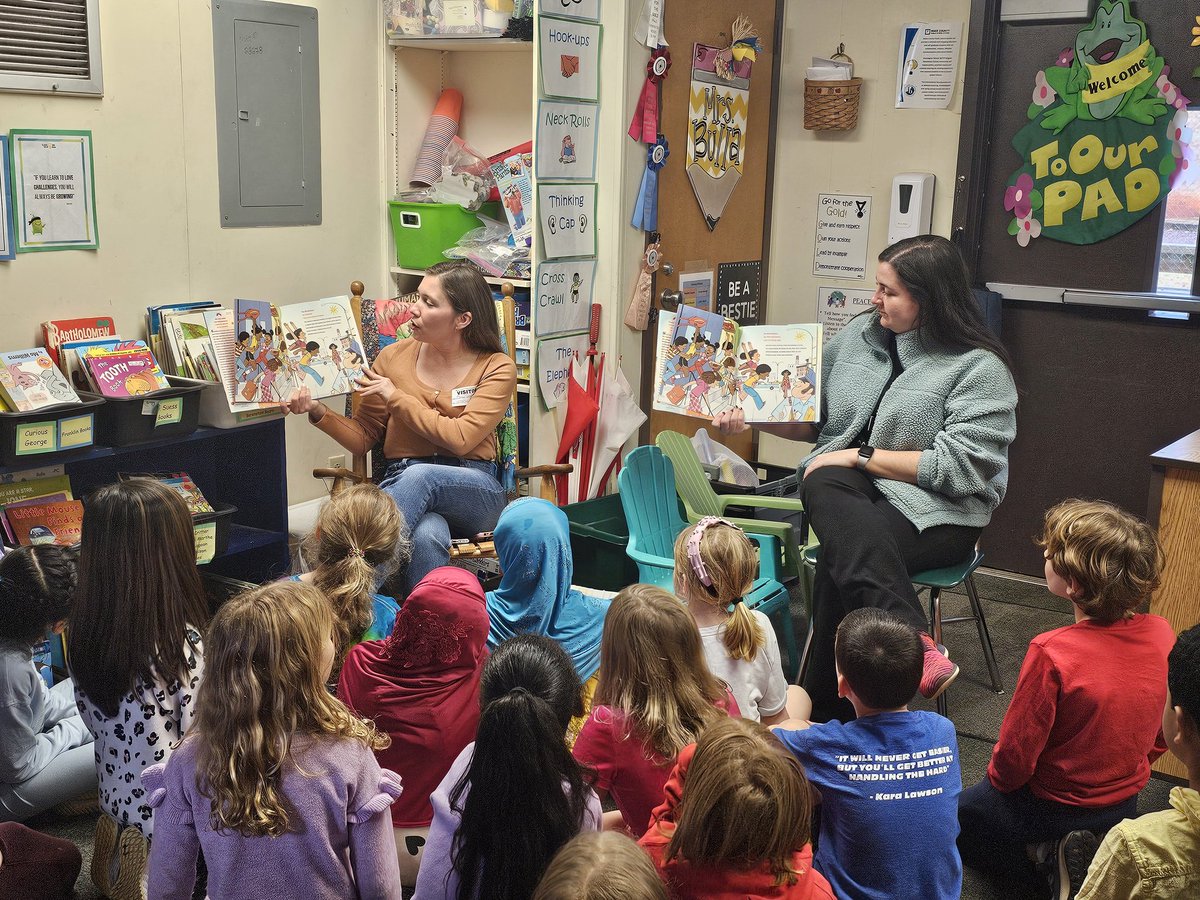 LHolste1_FWES's tweet photo. Mrs. Bulla and Ms. Thomas join their classes to enjoy a reading in Spanish and English. Happy Multicultural Children's Book Day! https://t.co/zhrD4BnT3Y