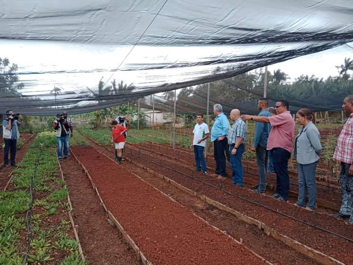 OficinaGt's tweet photo. Nuestro presidente Díaz Canel de recorrido por la provincia #Guantánamo
#CubaVive https://t.co/Uqli2OIn0F