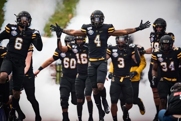 Blessed to receive my first D1 offer from <a href="/AppState_FB/">App State Football</a> !! Thank you <a href="/coach_sclark/">Shawn Clark</a> <a href="/BrianHainesb/">Brian Haines</a> <a href="/coachdwolves/">Brad Dingess</a> <a href="/Jayb222/">JB Blankenship</a>