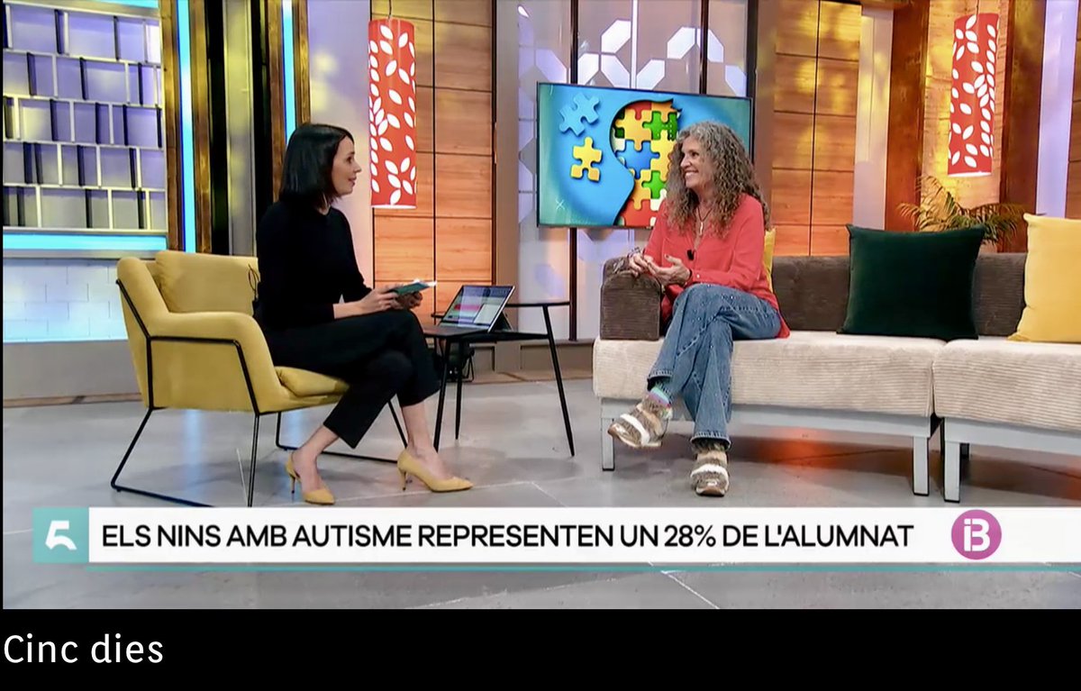 CAPDIibsalut's tweet photo. Aquí tenéis algunos momentos de la entrevista a nuestras compañeras @JuanaPedrosa y @EnfermeraCAPDI en el programa “cinc dies”@IB3 
Podéis acceder a la entrevista completa 👉 https://t.co/TWr3jYpcRy
(tiempo 2:15:42) https://t.co/FaDlhBc3Q3