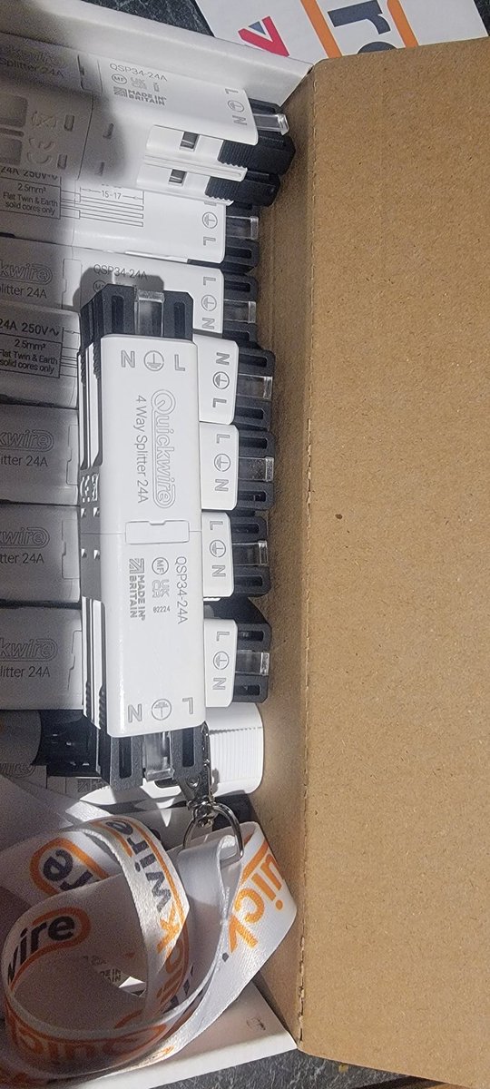 The new 2 way and 4 way 24 amp splitter from <a href="/Quick_Wire/">Sam</a> .....ordered yesterday  delivered today.
Great product and service