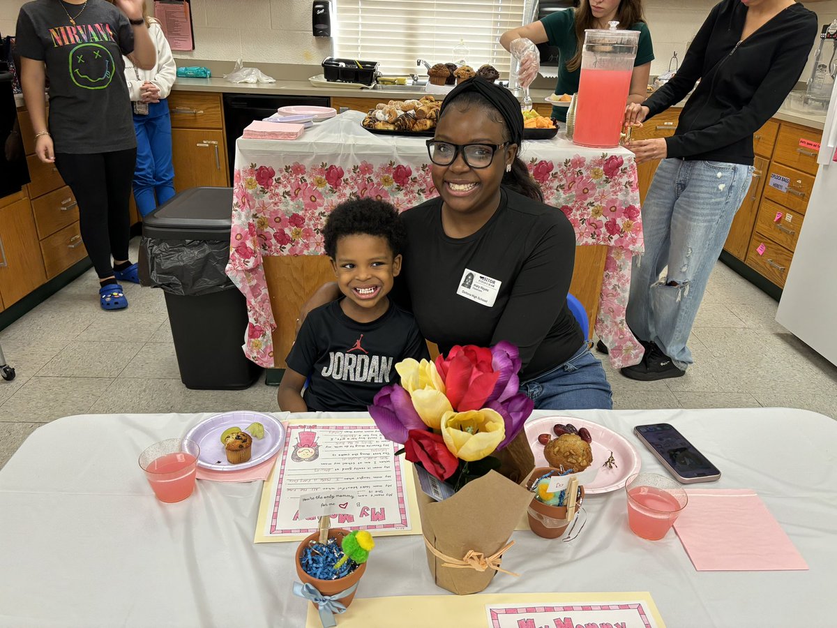 Today our Wolf Pup teachers hosted Muffins with Moms. We loved seeing all of these smiling faces 🤍🥰