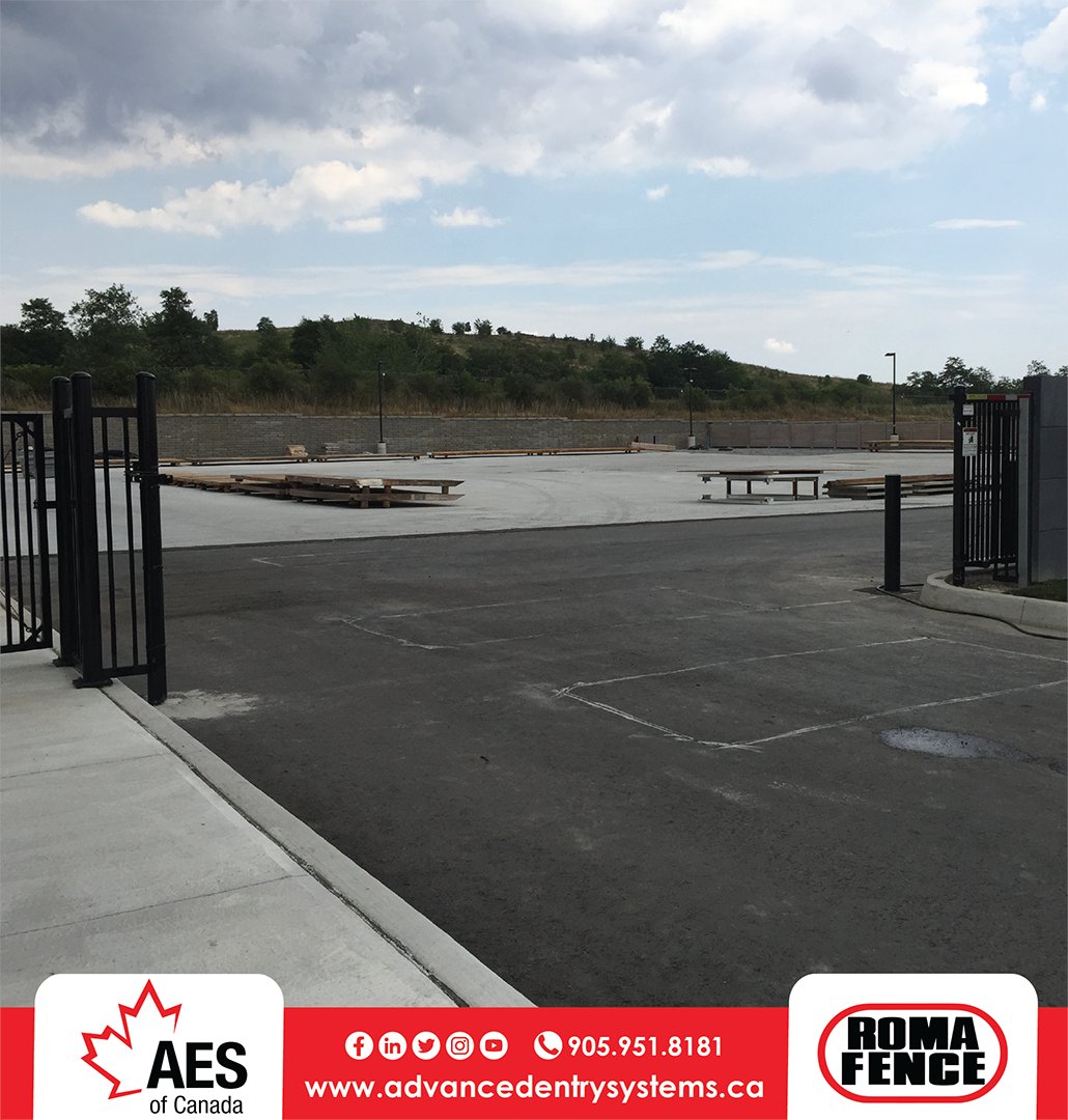 RomaFence's tweet image. Watch our gates in action! 🎬 Slide for automation! #advancedentrysystems #automation #gates