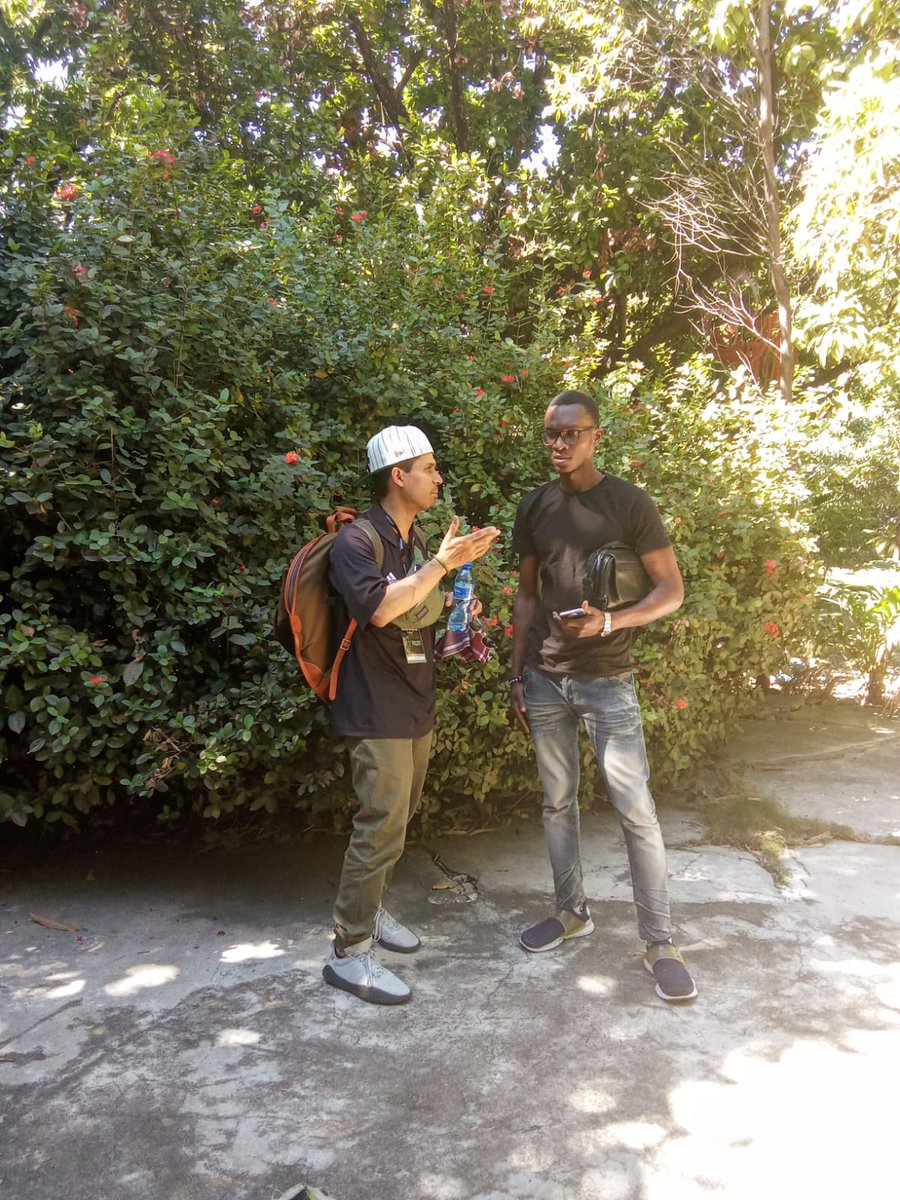 EmbamexHaiti's tweet photo. Les membres du groupe #LastJeronimo ont pris le temps de partager avec les participants et de répondre à leurs questions Mexico-Haïti #PAPJAZZ #95Anniversaire 🇲🇽🇭🇹 https://t.co/eBFcTnGFvL