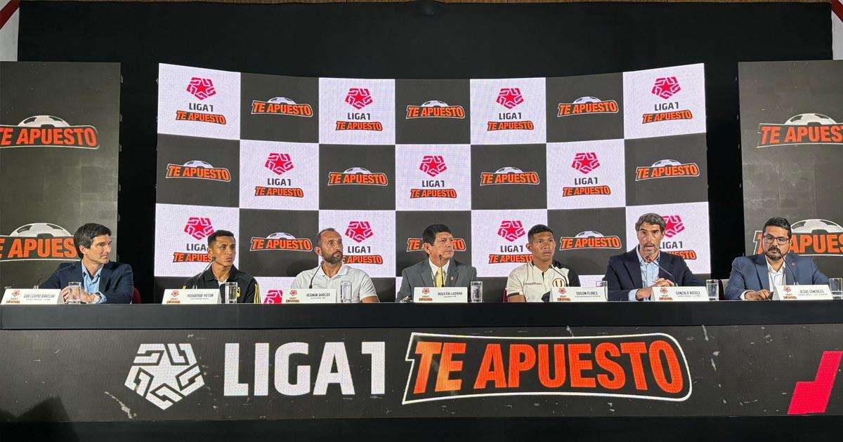 🚨¡OFICIAL!🚨

✅La @LigaFutProf dio a conocer de manera oficial el nuevo nombre comercial que llevará el campeonato nacional: Liga 1 Te Apuesto🏆.

➡Acompañando al Presidente de la FPF🇵🇪, Agustín Lozano, estuvieron los futbolistas: Hernán Barcos, Edison Flores y Yoshimar Yotún.